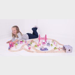 Magisk by  stor togbane i pastell